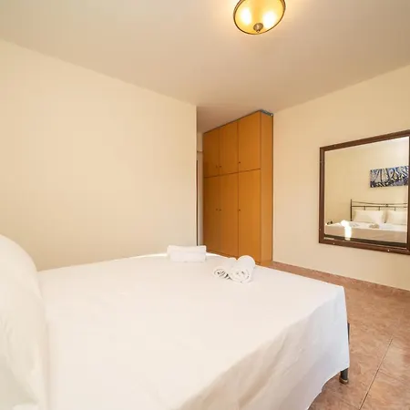 Afroditi - Yellow Apartment